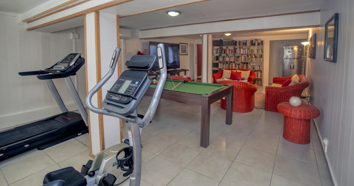 32.Location villa piscine vue mer St François Guadeloupe_salle de jeux